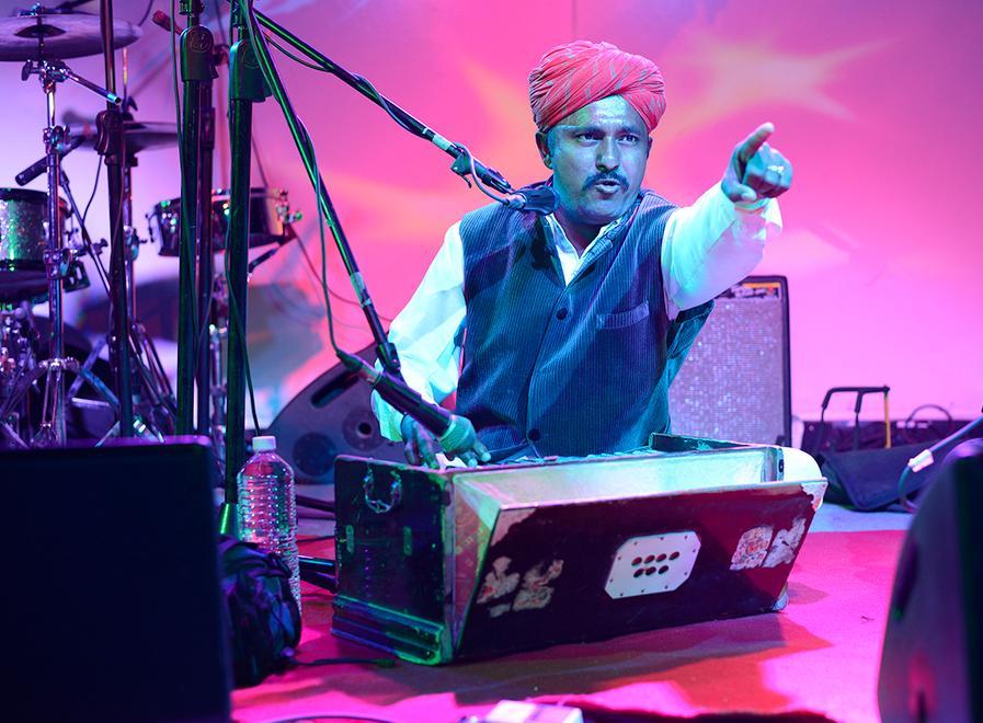 Viaggio musicale dei Barmer Boys nel deserto del Rajasthan 