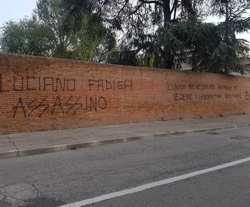 Minacce al professore e a Unife per i macachi usati come cavie 