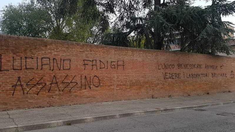 Minacce al professore e a Unife per i macachi usati come cavie