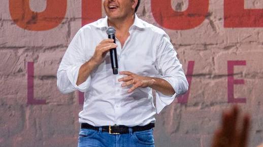 Dal palco della Leopolda Renzi provoca Conte: «Pensi al bene del Paese»