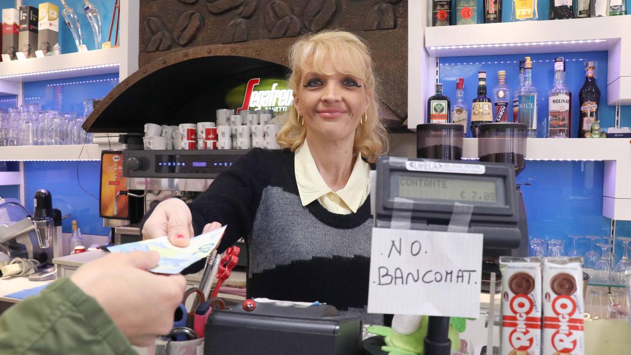 Niente bancomat per un caffè, baristi in rivolta: diciamo sì alle carte ma senza commissioni