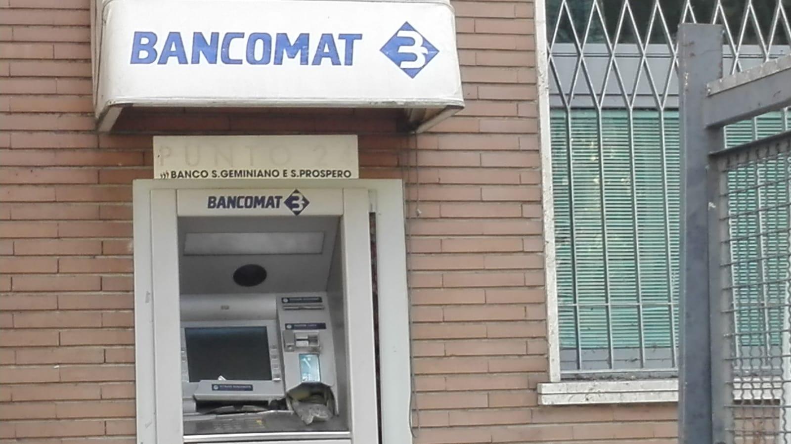 Il bancomat fatto esplodere dai ladri in via Radici Nord a Castellarano