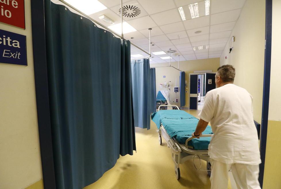 Maxi contagio di scabbia in ospedale, colpiti in otto tra medici e infermieri 
