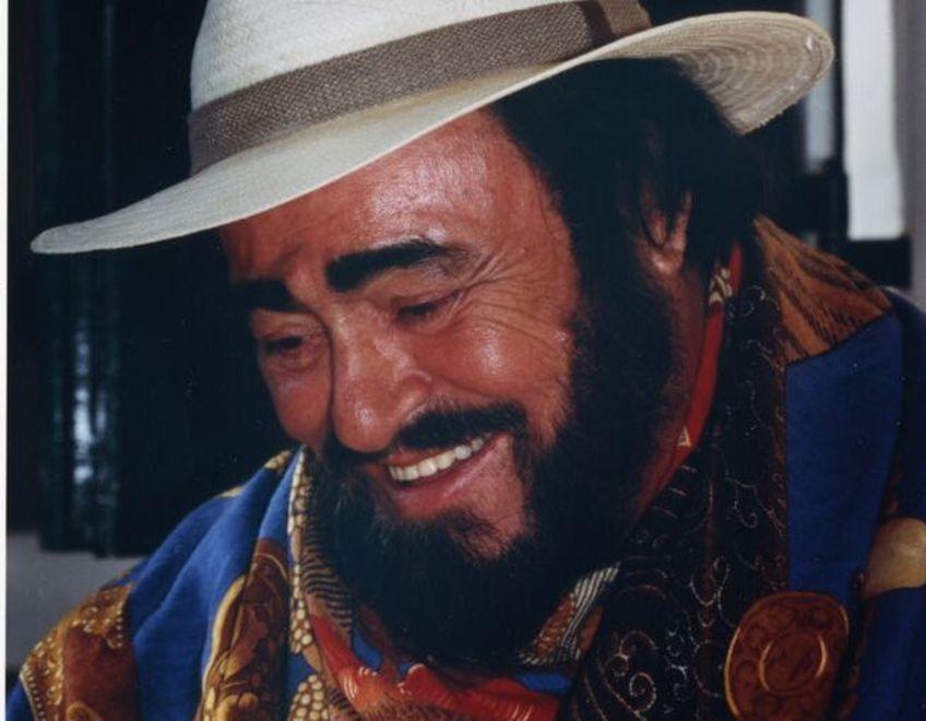 La voce, le emozioni e la vita privata: Ron Howard racconta la leggenda Pavarotti 