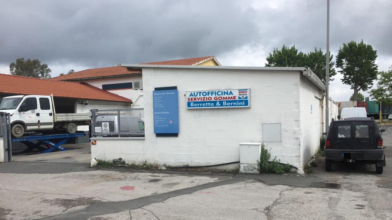Il piazzale dell'officina Berretta & Bernini di Stagno