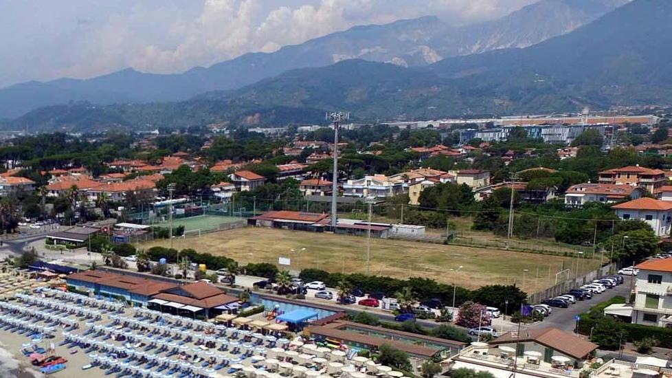 «Costretti dal Comune di Massa a lasciare il campo da calcio di via Casola»