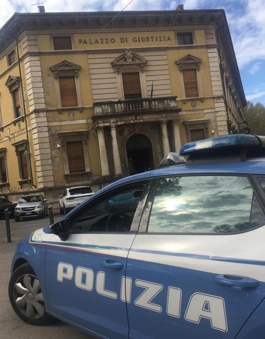 Agli arresti domiciliari andava a rubare nelle ore di permesso