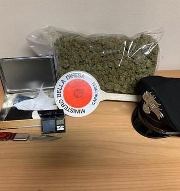 Studenti trovati con 830 grammi di marijuana 