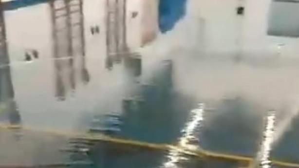 Piove e la palestra diventa una... piscina Attacco alla giunta