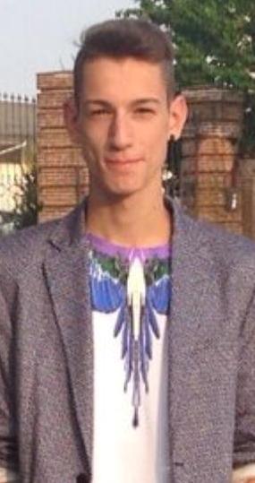 In centinaia per dare l’addio a Samuele morto in moto a 22 anni finendo sul guard rail