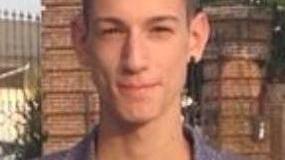 In centinaia per dare l’addio a Samuele morto in moto a 22 anni finendo sul guard rail