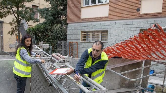 Crolla ponteggio: feriti due operai edili