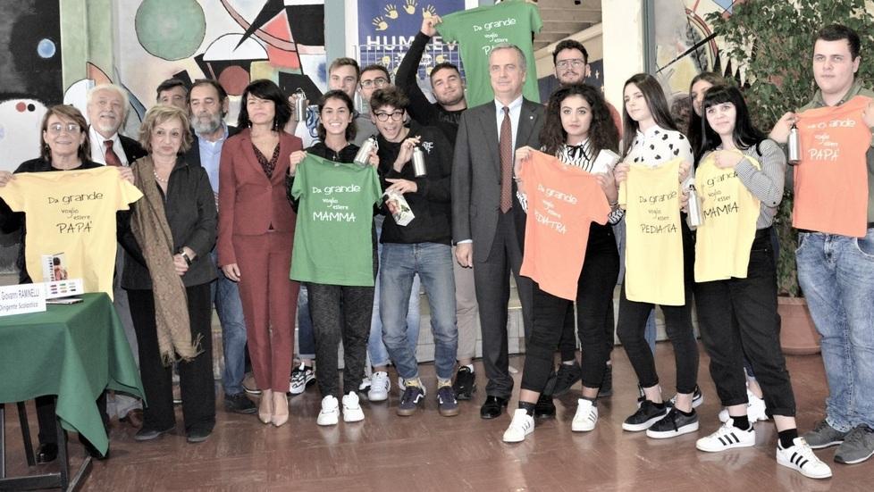 «Meno plastica e sane abitudini» Villani dopo il premio Caput Gauri in visita agli studenti di Codigoro 