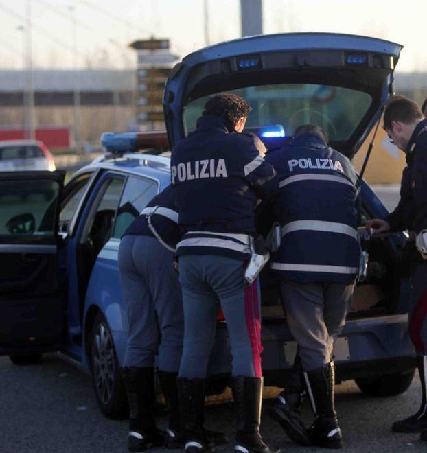 All’esame di guida manda un “sostituto” che poi si fa bocciare 