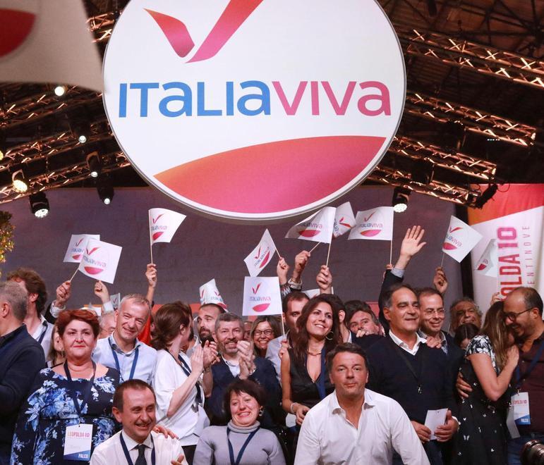 Renzi e i nuovi esponenti di Italia Viva alla presentazione del simbolo
