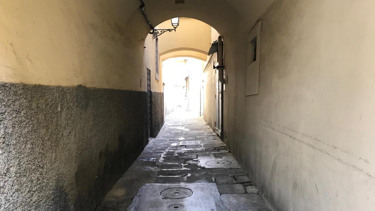 ll vicolo Fior di Vetta, accanto al Metastasio, dove è stato soccorso giovedì il senzatetto