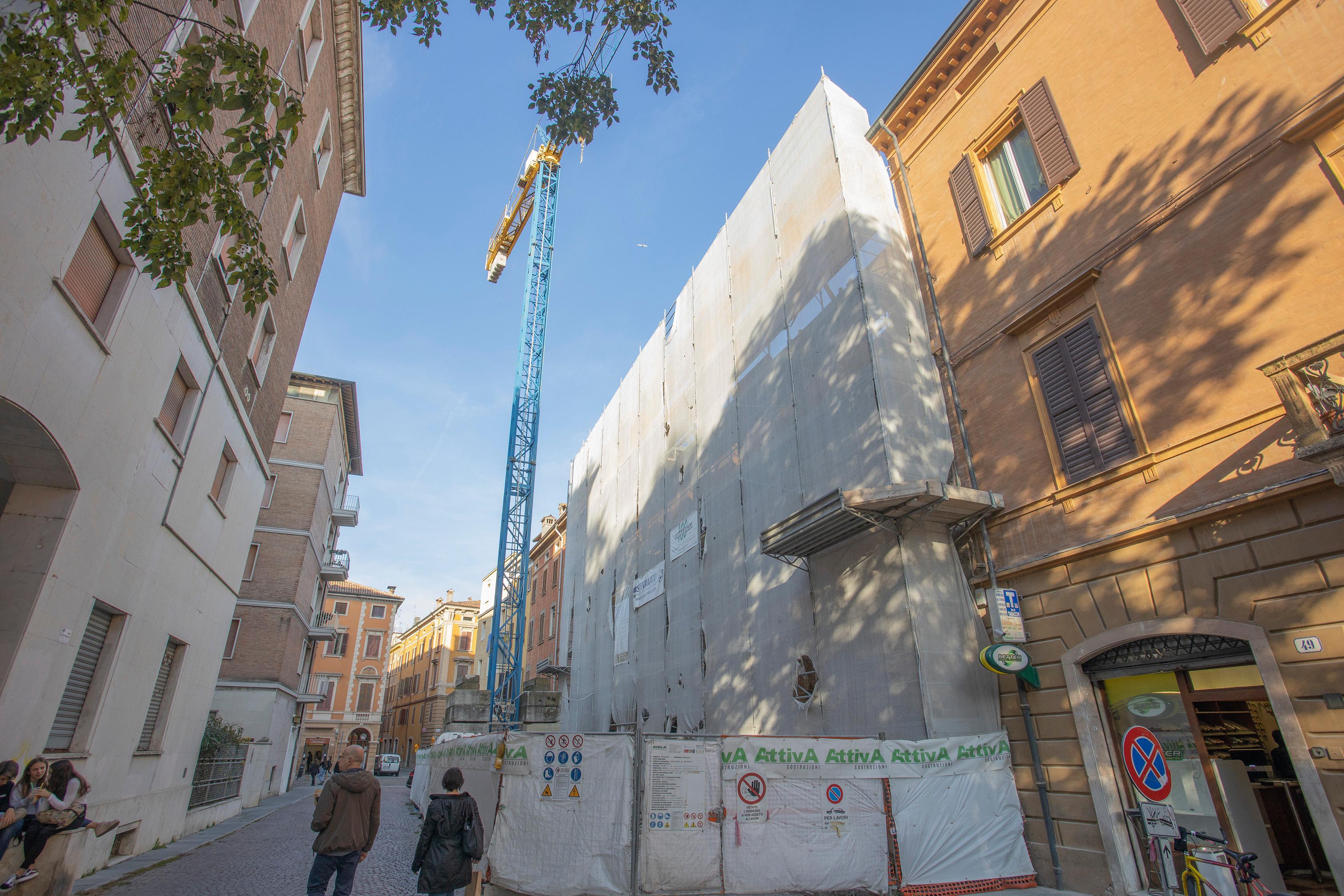 Recinzioni, ponteggi e trasporti: così i cantieri mettono in crisi il centro di Modena