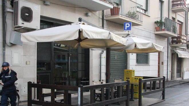 Multe salate ai ristoranti: rifiuti fuori dai cassonetti