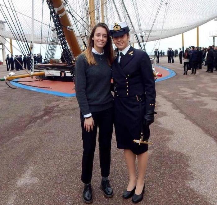 Gemma e Gaia, sorelle stregate dalla nave Vespucci insieme in Accademia Navale 