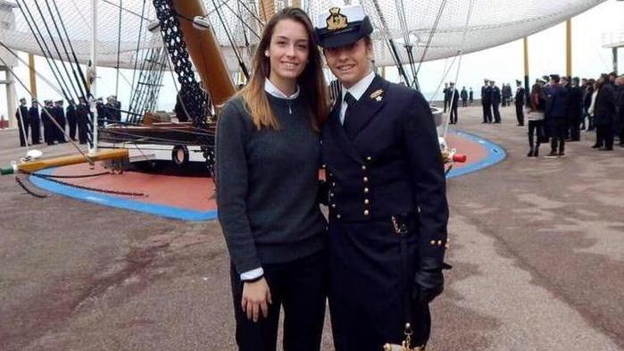 Gemma e Gaia, sorelle stregate dalla nave Vespucci insieme in Accademia Navale