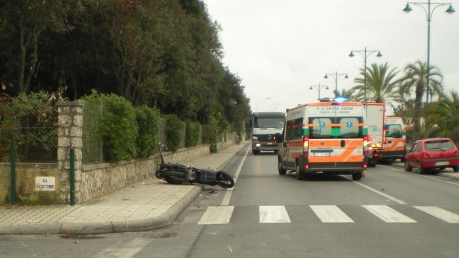 Giovane grave dopo lo scontro in scooter