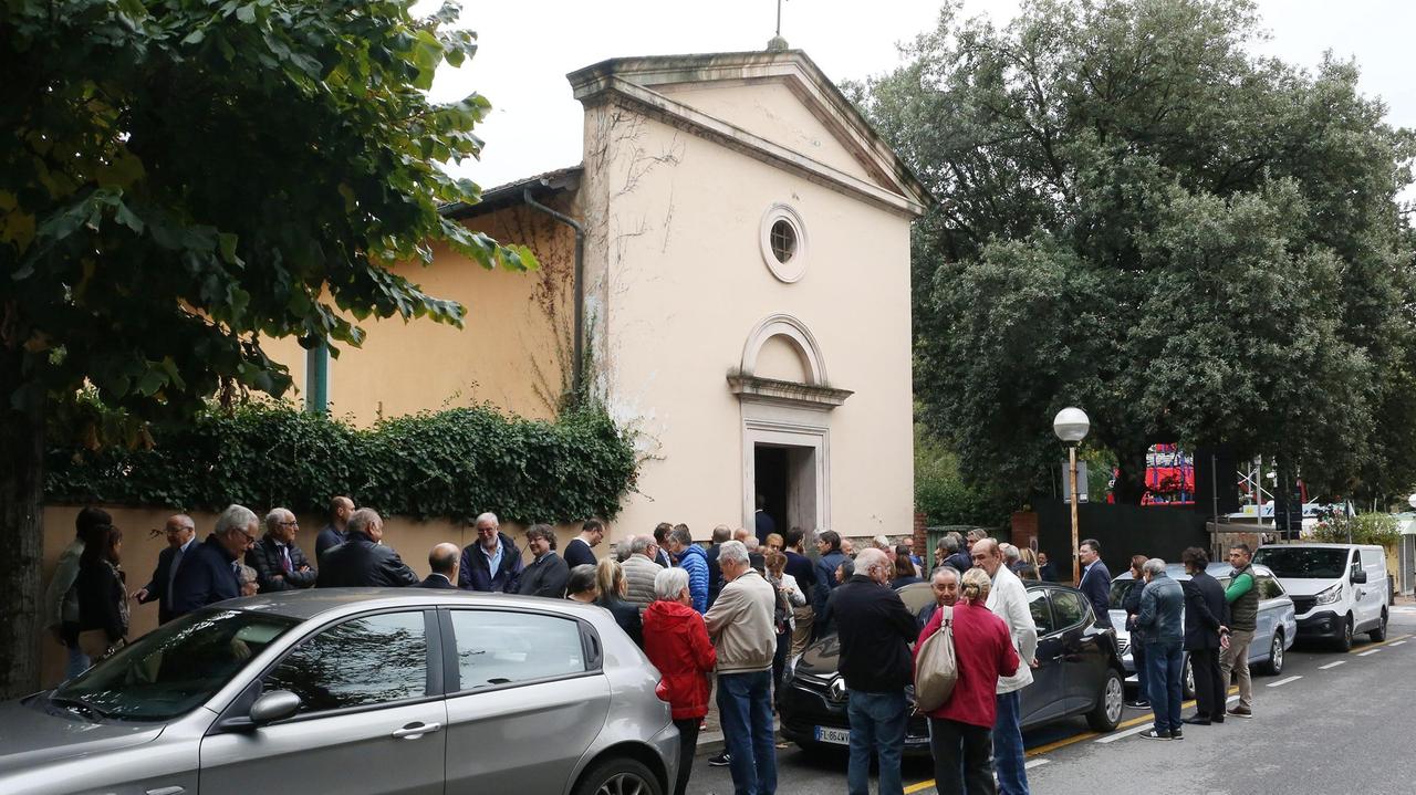 Un momento dei funerali di Roberto Innocenti (Foto Nucci)