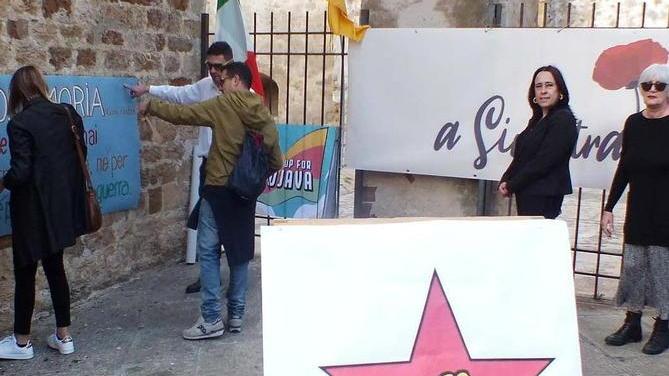 A sostegno del popolo curdo Tutti insieme contro la guerra