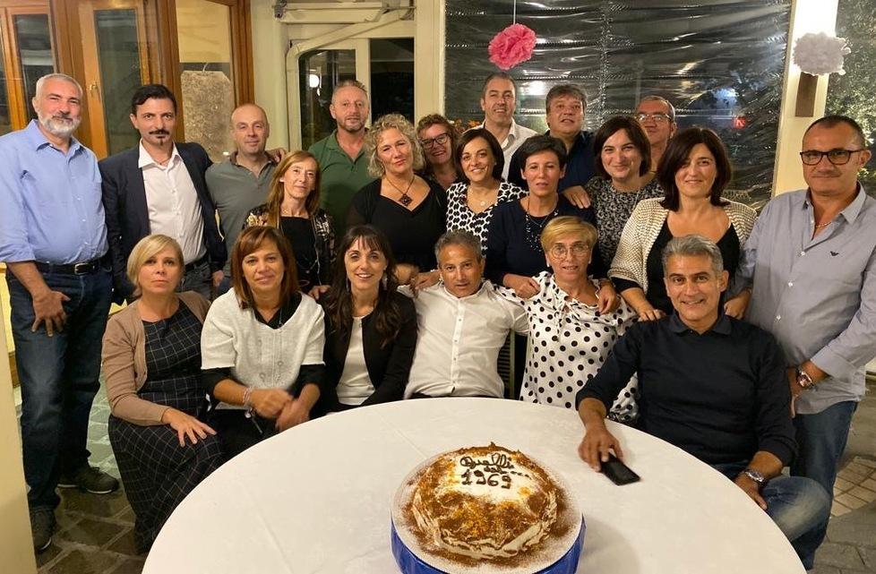 Ex compagni di scuola si ritrovano a 50 anni
