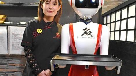 La cameriera-robot viene bocciata dalle associazioni dei commercianti