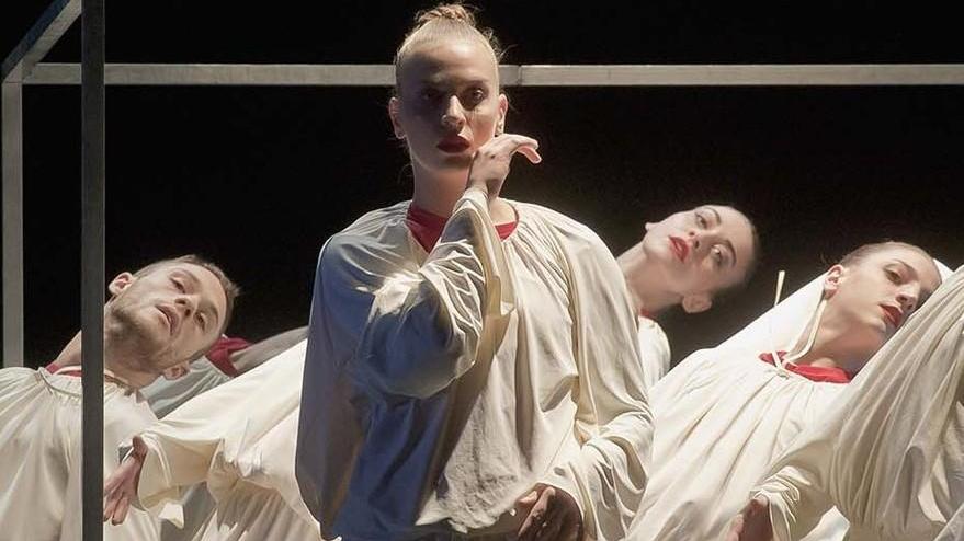 Commedia dell’arte viva Il mito Pulcinella in scena «Lì dentro ci siamo noi»