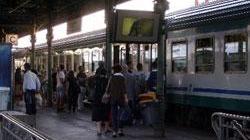 «Mi presta un po’ di crema» E inizia a toccarsi in treno