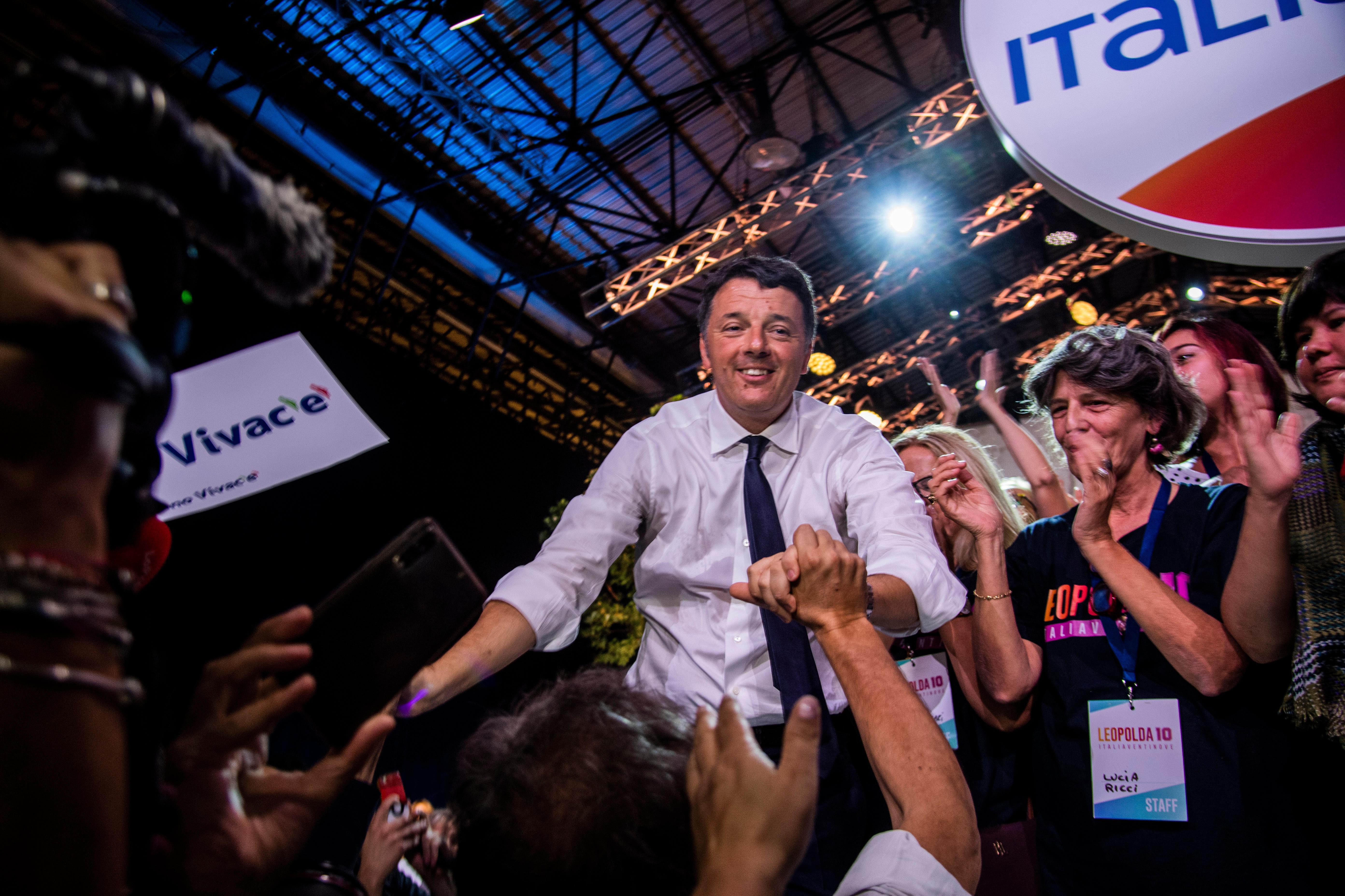 Renzi prova a fare il Macron: prosciugare Pd e Forza Italia