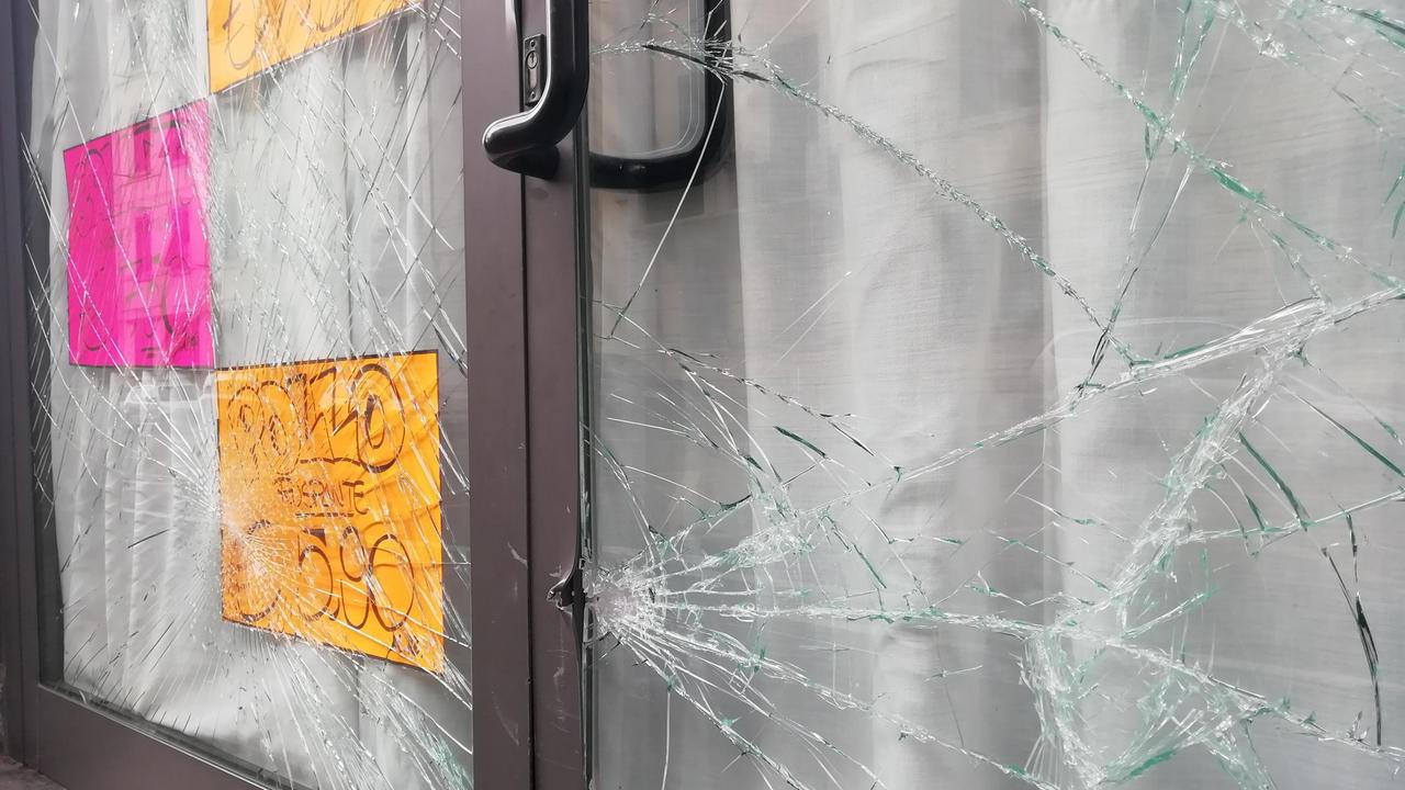 L'ingresso della macelleria distrutto (foto Cecilia Foschi/Pentafoto)