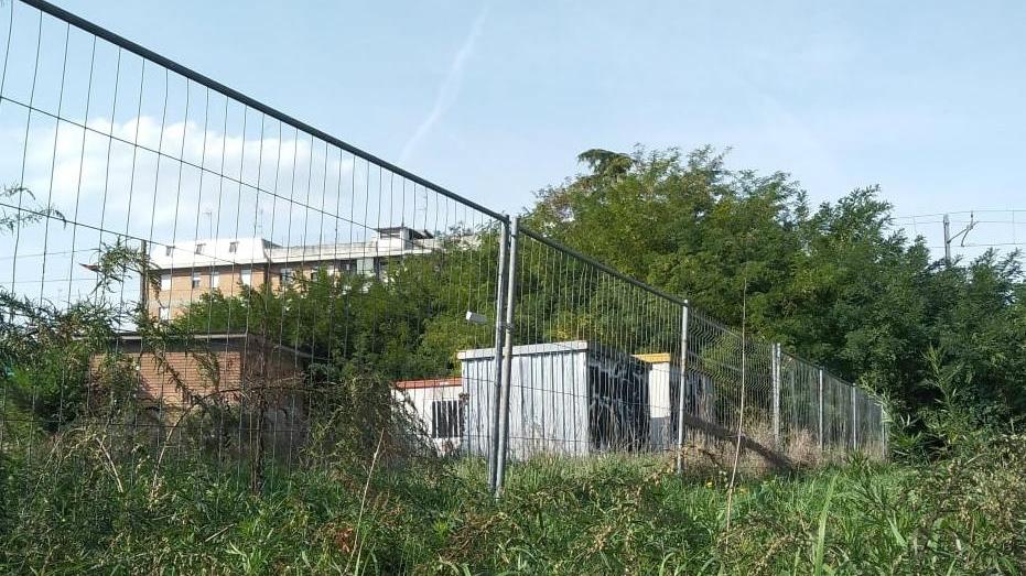 Modena, violentata da un 19enne nel container di un cantiere