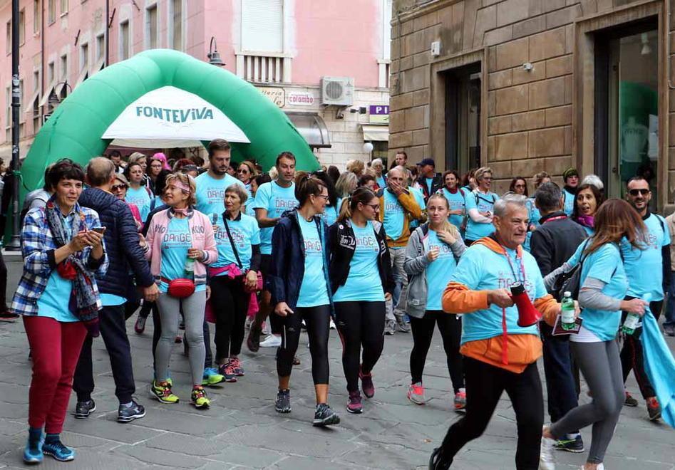 Tutti insieme con Danger: da Massa a Cinquale nella camminata dove nessuno perde 