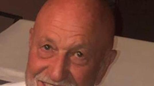 Muore davanti alla compagna noto spedizioniere, la figlia: "Un padre eccezionale"