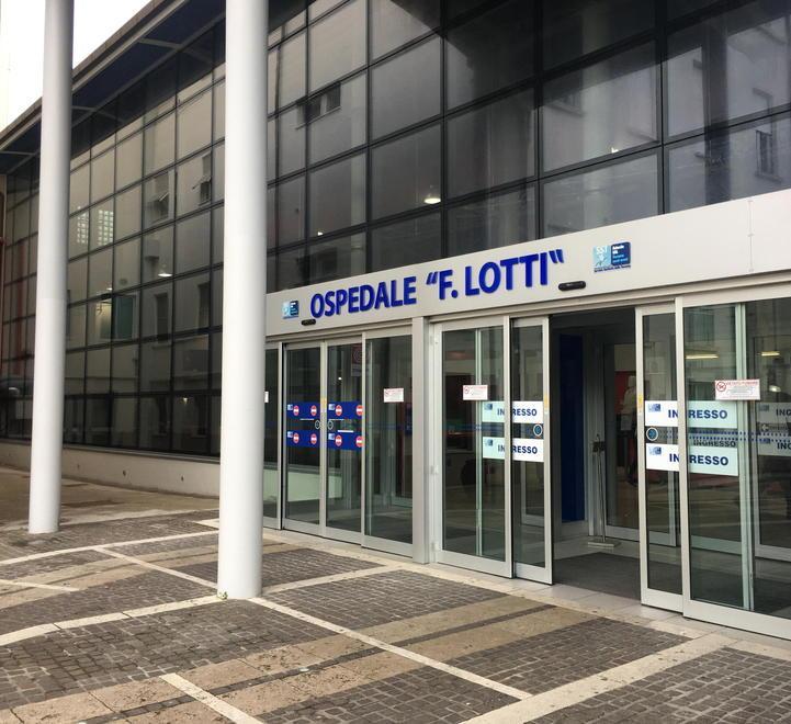L'ingresso dell'ospedale Lotti di Pontedera