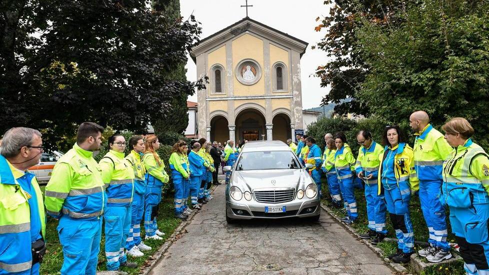 Lacrime, striscioni e lanterne cinesi per salutare “Tonto”