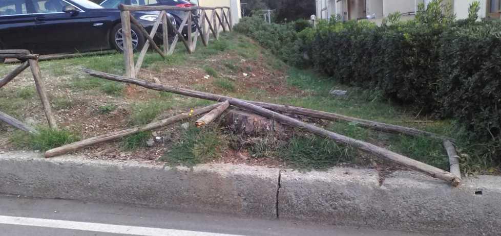 Panchine rotte e degrado «Il borgo è abbandonato» 