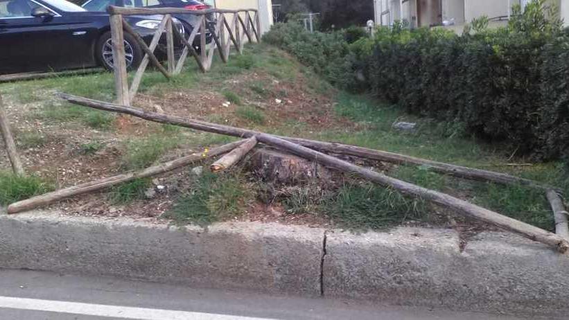 Panchine rotte e degrado «Il borgo è abbandonato»