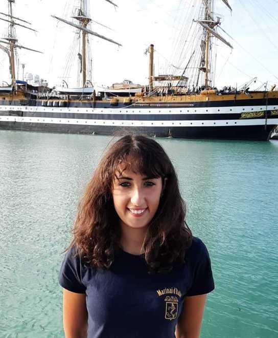 Studentessa del Roiti a bordo della Vespucci
