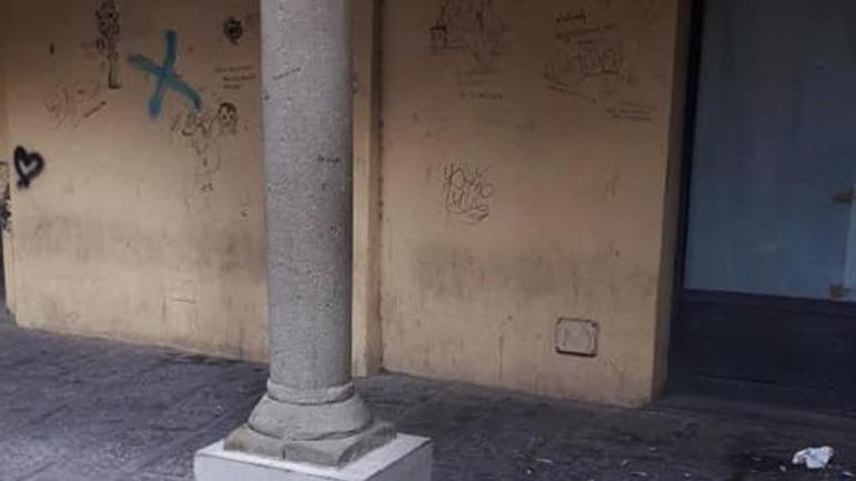 Degrado in piazzetta San Carlo