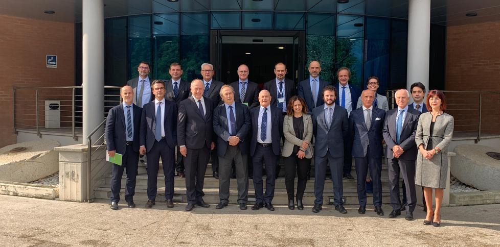 Tappa in prefettura e alla Lucart per l’ambasciatore