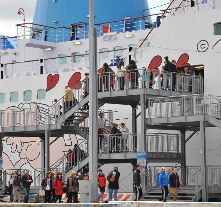 Anche i porti sentono la crisi Passeggeri in diminuzione