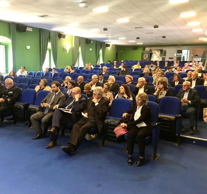 Aperto un tavolo sulla gestione della posidonia sulle spiagge 