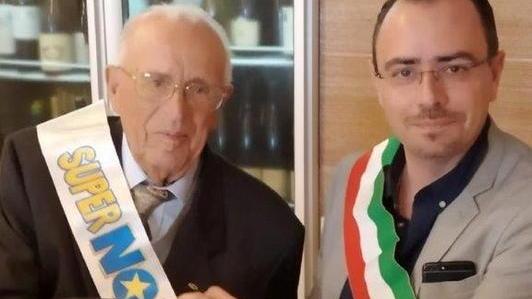 Mario compie cent’anni Festa con il sindaco