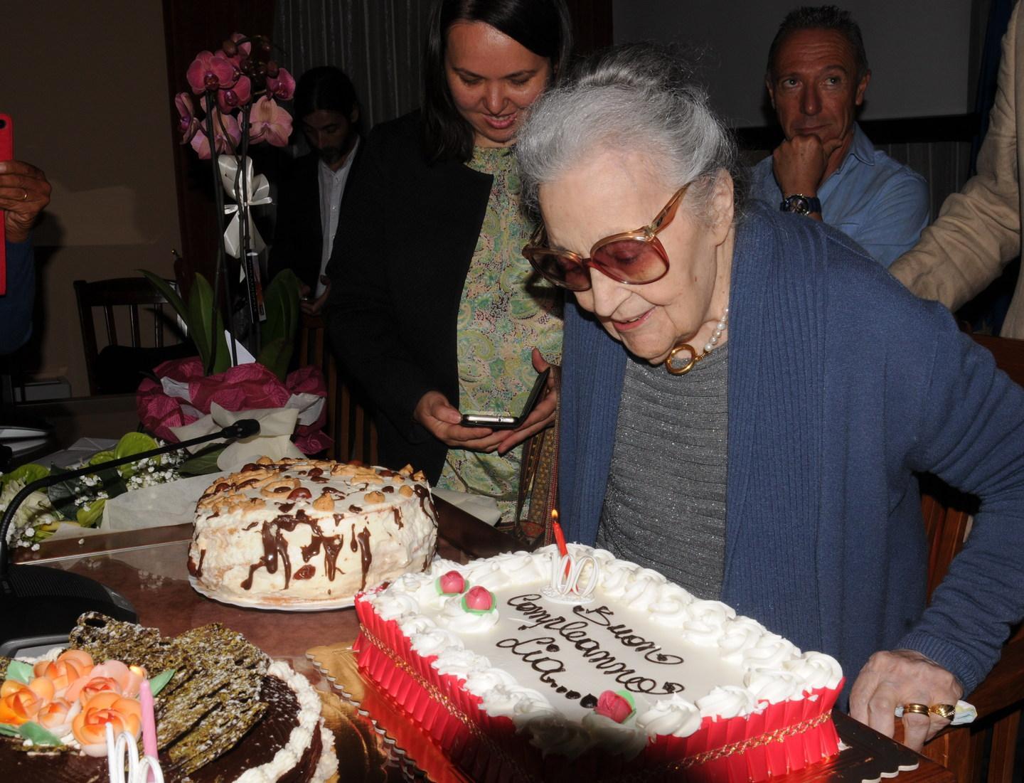 L’isola festeggia la sua soprano festa e applausi per Lia Origoni