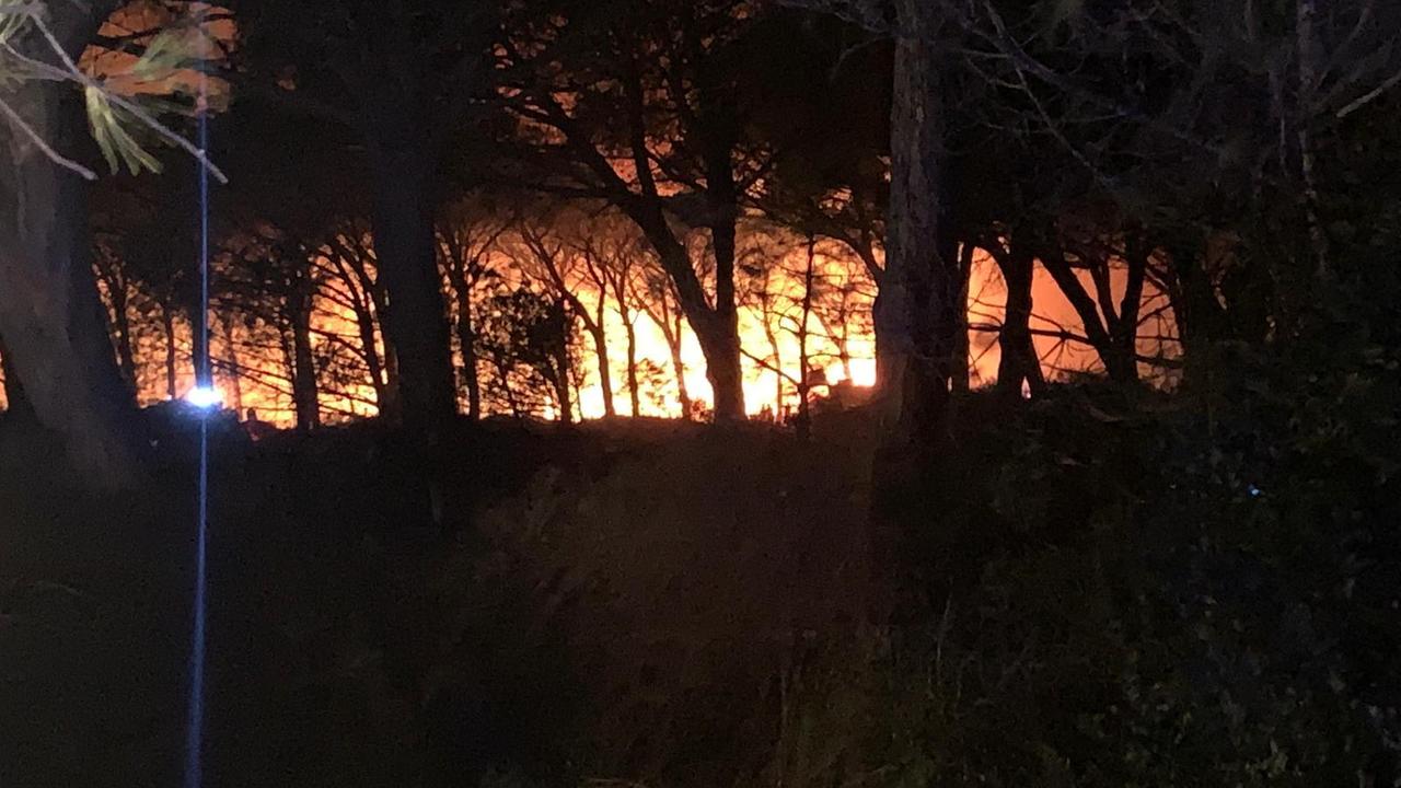 Arborea, incendio minaccia un resort turistico: evacuate 250 persone 