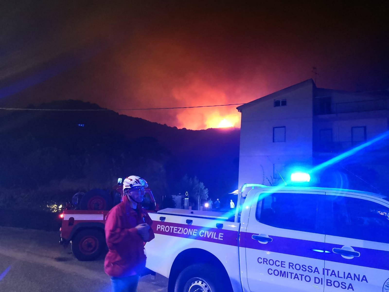 Notte di fuoco a Bosa, 250 ettari distrutti dalle fiamme