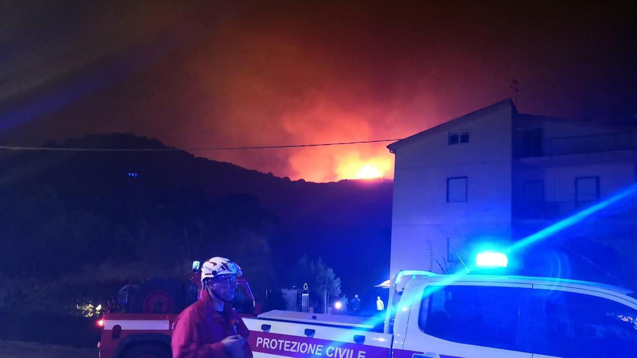 Notte di fuoco a Bosa, 250 ettari distrutti dalle fiamme